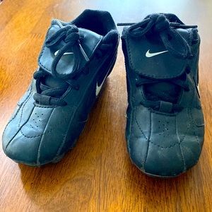 Nike soccer shoes. Size 10.